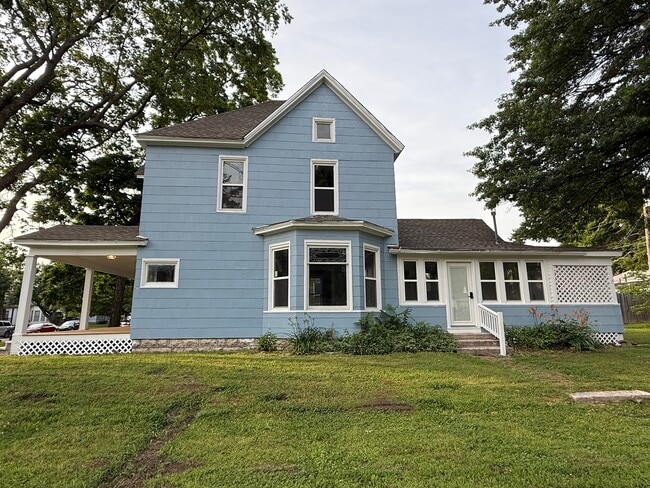 Building Photo - 524 S Evergreen Ave