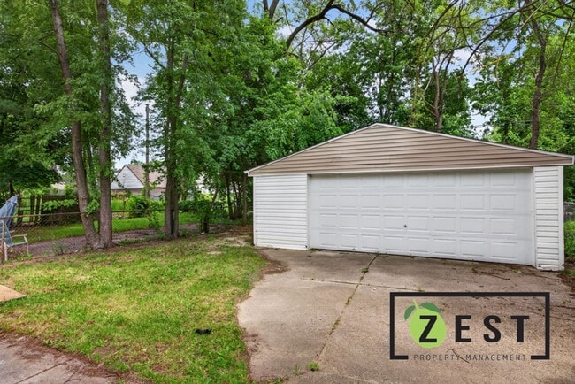 Building Photo - Charming 3 Bedroom home in Detroit Thursday August 6, 2026 @ 7:15p-7:45p
