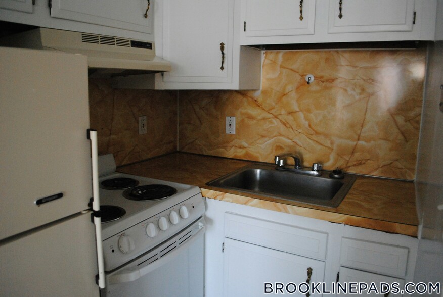 Primary Photo - 1223 Beacon St
