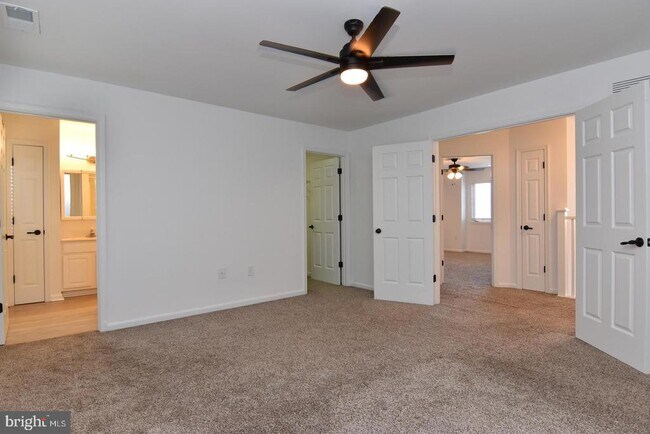 Building Photo - 117 Lakeside Dr