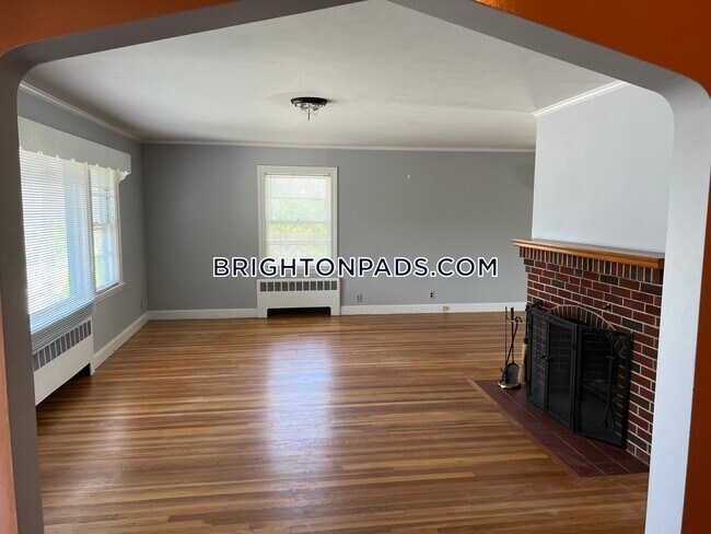 Building Photo - 11 Allen St