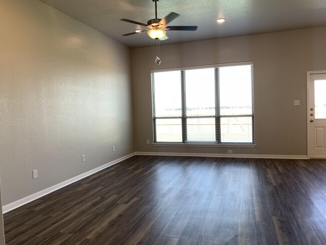 Building Photo - 1329 Aurora Grv Bnd