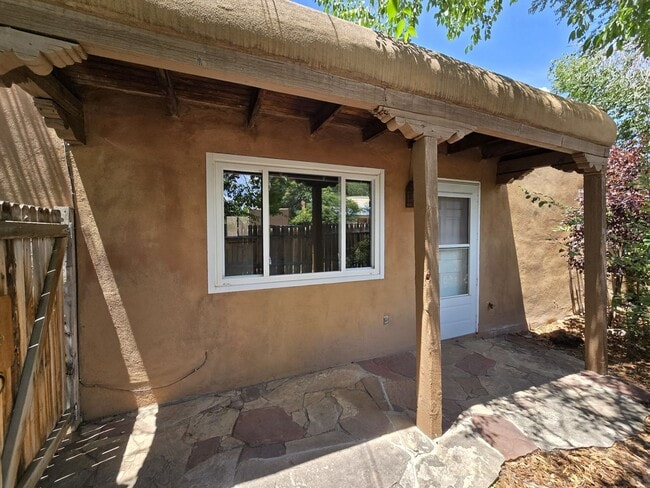 Building Photo - 140A Candelario St