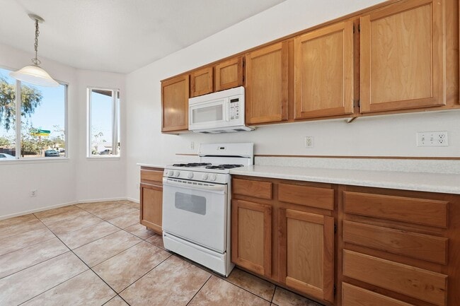 Building Photo - Beautiful Single-Story Home on an Oversized Corner Lot in Silverado Ranch — No HOA!