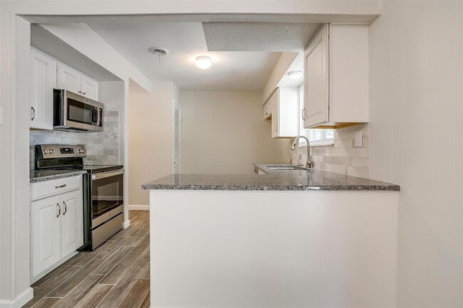 Building Photo - Amazing Home in Western Hills- 3 bed, 1.5 ...