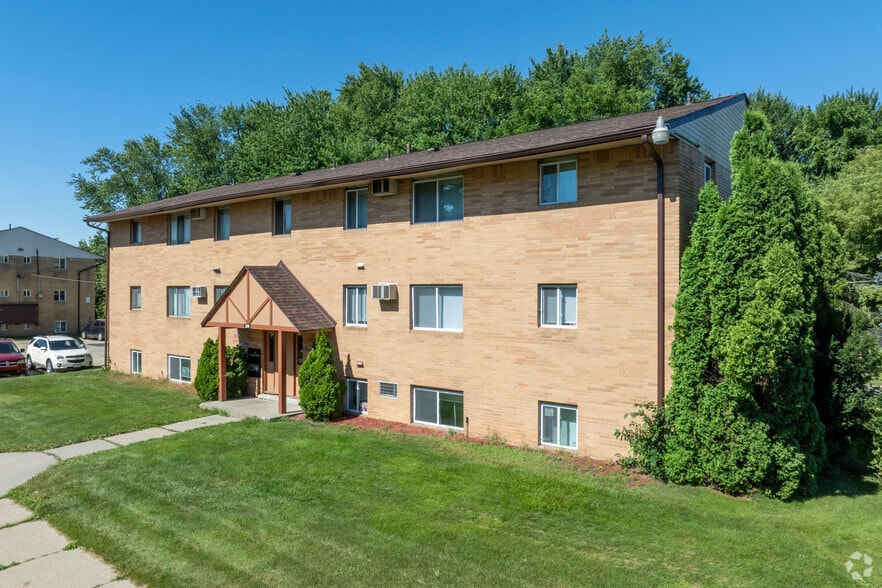 Primary Photo - Hubbard Oaks Apartments