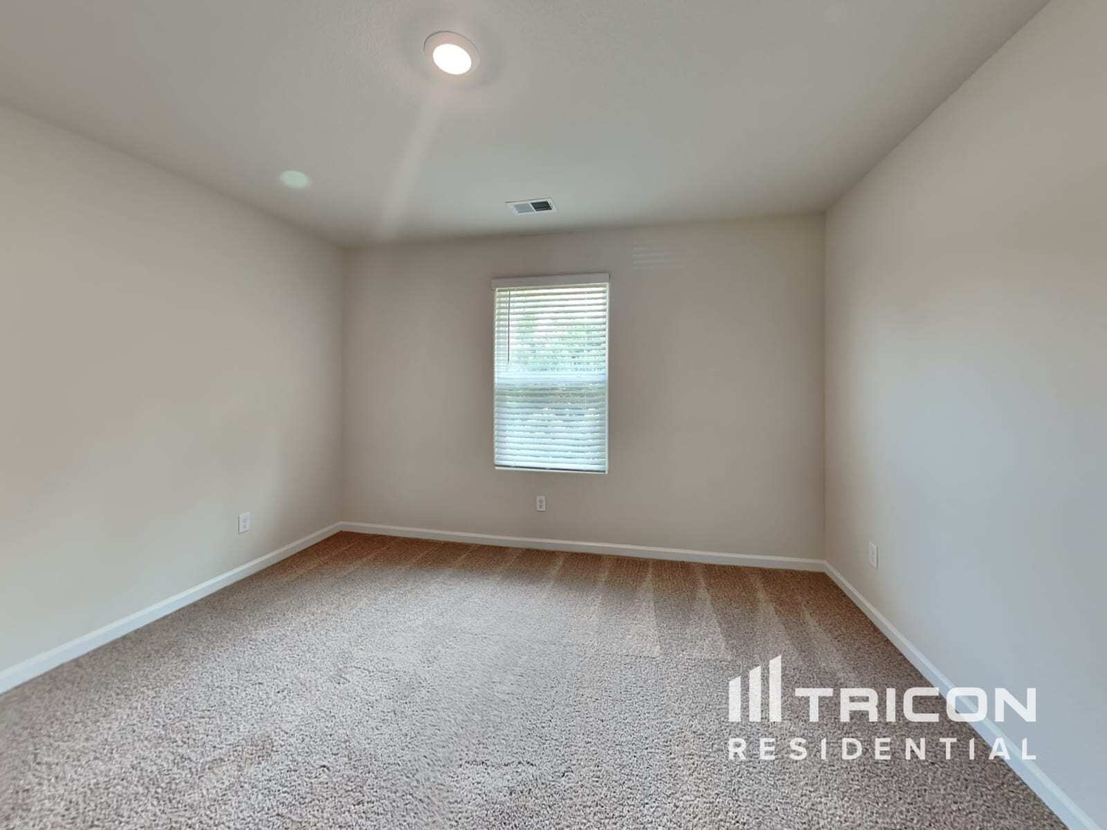 Building Photo - 2124 Southlea Dr