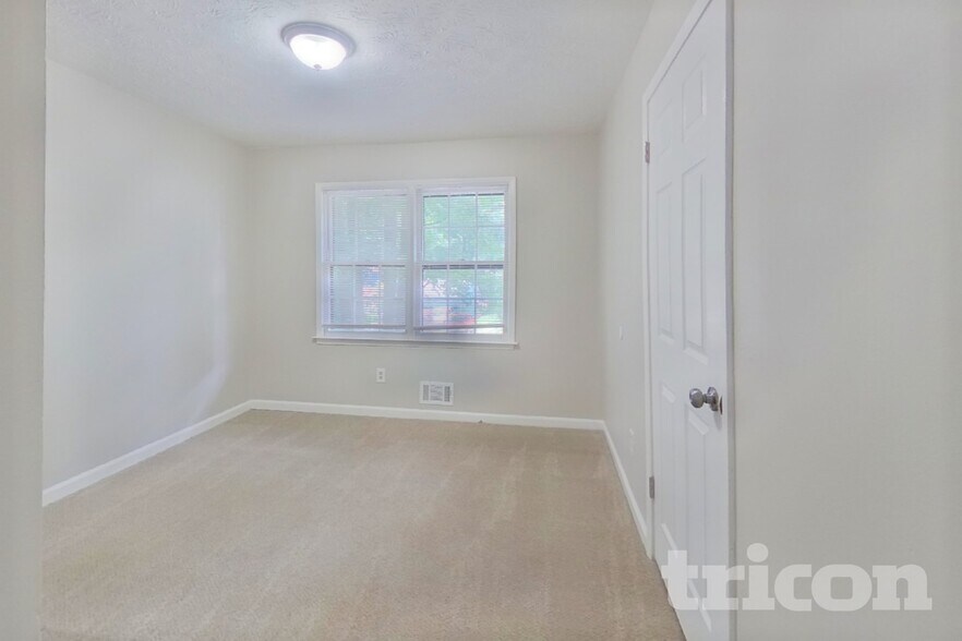Building Photo - 3735 Linwood Way