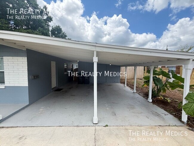 Building Photo - 3612 Surrey Dr