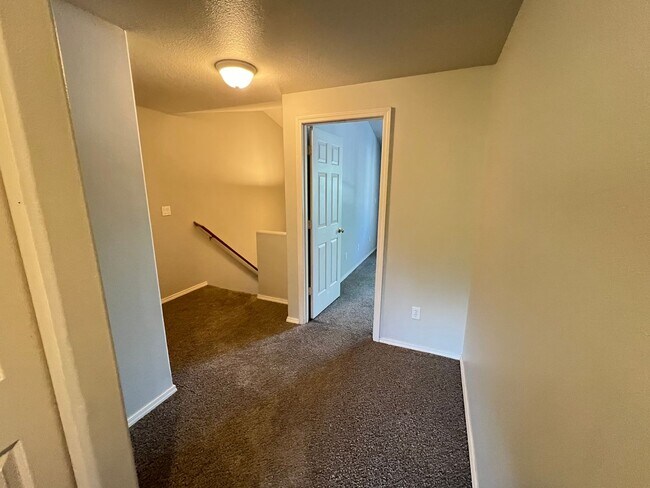Building Photo - 5546 NE 89th Ave