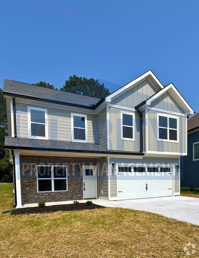 Building Photo - Spacious 4-bedroom home in prime Cleveland...
