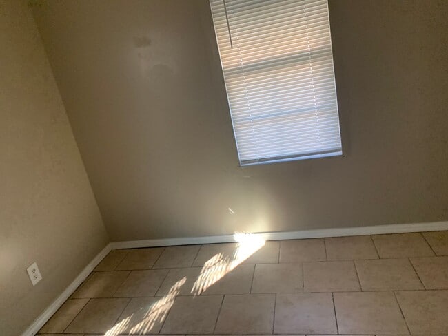 Building Photo - JUST REMODELED 4 BEDROOM HOME