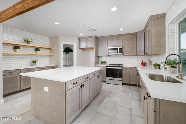 Building Photo - 9209 N 48th Dr