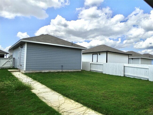 Building Photo - 370 Hortus Dr