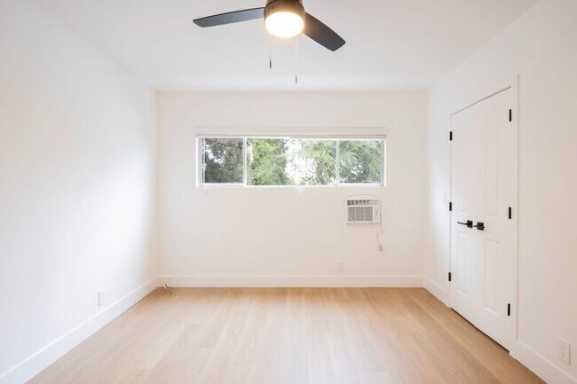 Building Photo - 937 N Orange Grove Ave