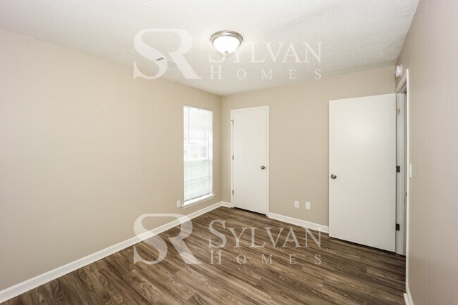 Building Photo - Feel right at home in this charming 3 bedr...