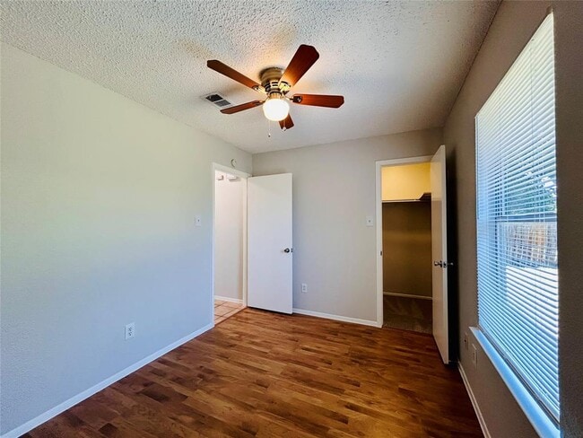 Building Photo - 12211 Dundee Dr