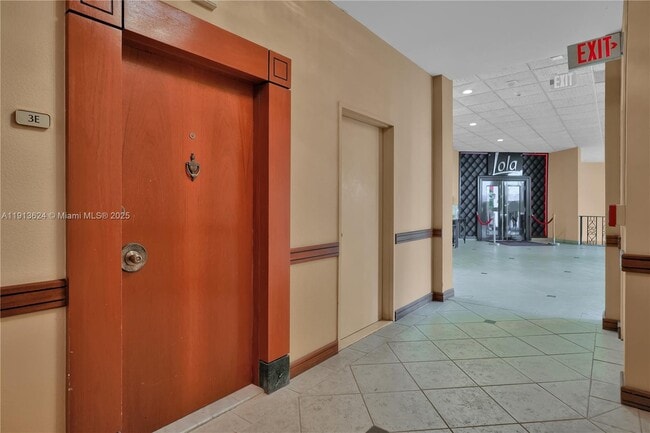 Building Photo - 5555 Collins Ave