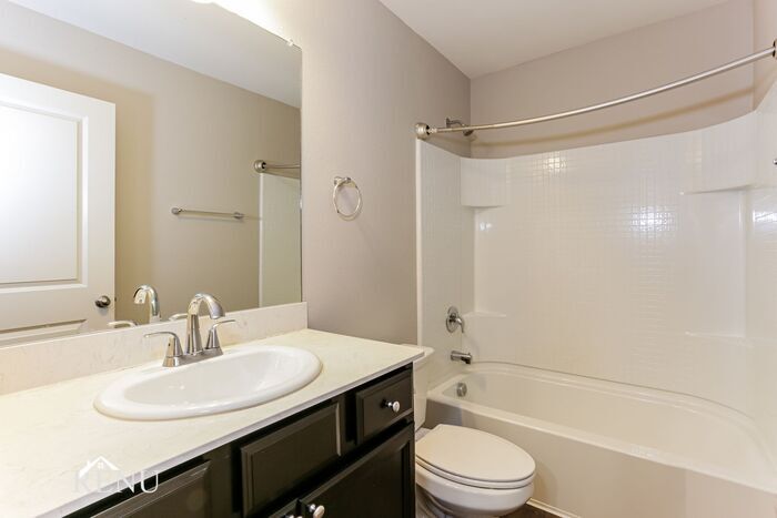 Building Photo - 6012 Mojave Dr