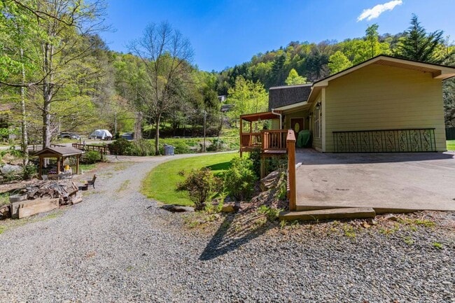 Building Photo - 9228 Big Laurel Rd