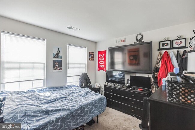 Building Photo - 28 Sparrow Cir