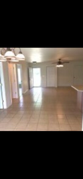 Building Photo - 905 Bagwell Dr