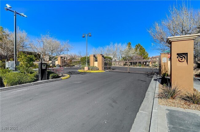 Building Photo - 536 Puenta Del Rey St