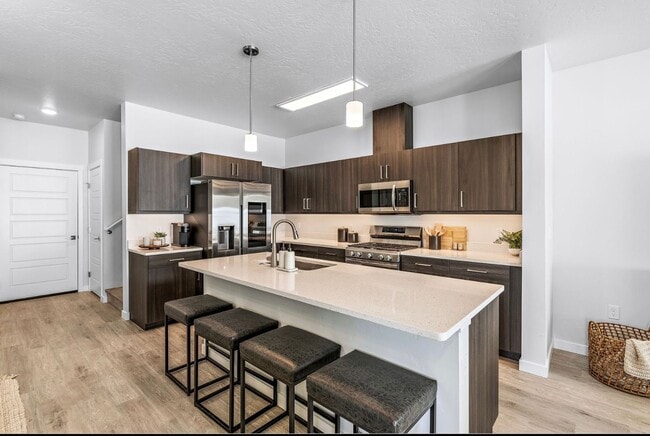 Building Photo - Boise 3 Bed 2.5 Bath 2 Car Garage Town available 3/6/26