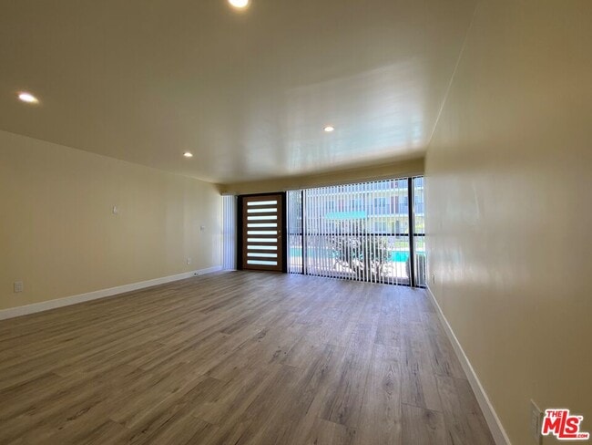 Building Photo - 13400 Cordary Ave