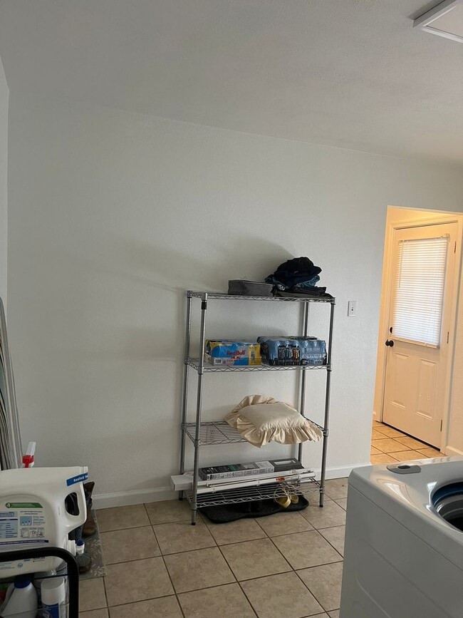 Building Photo - Gorgeous private home in Altavista!