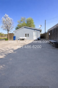 Building Photo - **MOVE IN SPECIAL** Half off first month's rent