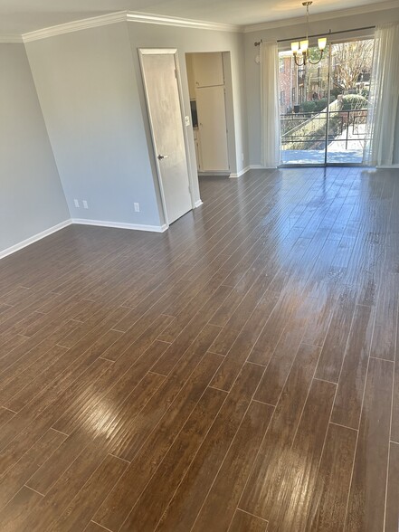 Living room - 4266 Roswell Rd NE