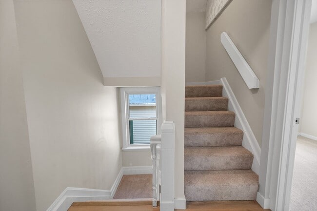 Building Photo - 4667 Hamilton Ave