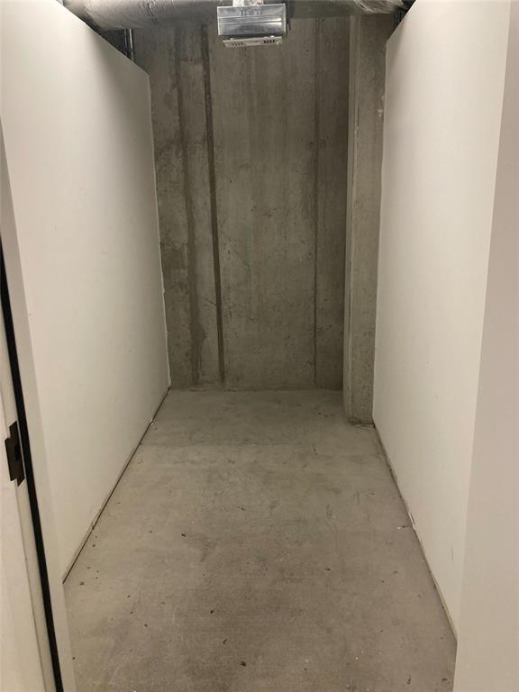 Building Photo - 800 Embassy Dr