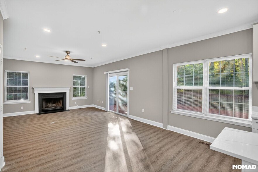 Building Photo - 7 Hickory St