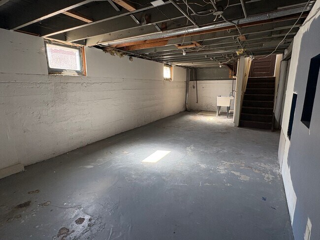 Building Photo - Home for Rent Northwest Rockford