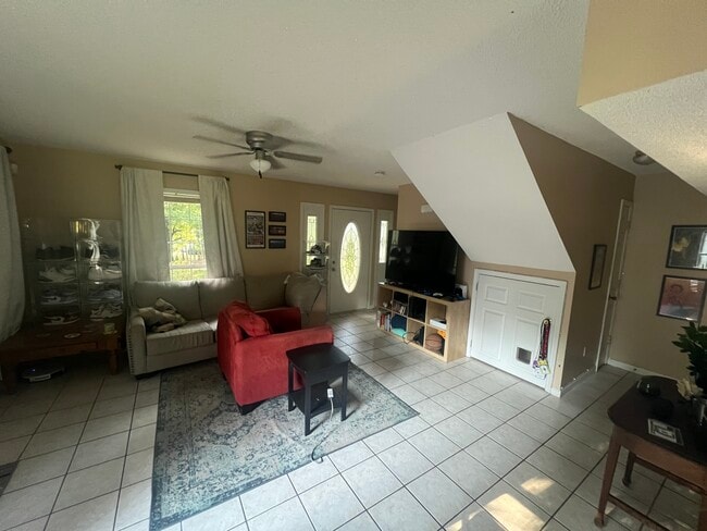 Building Photo - 2116 Harris Dr