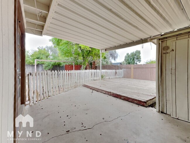 Building Photo - 1515 E Orange St