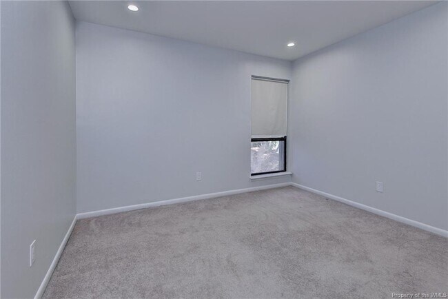 Building Photo - 8 Spring W