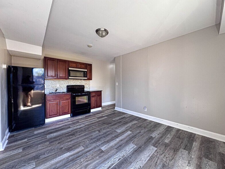 Building Photo - 4630 Hillside Rd SE