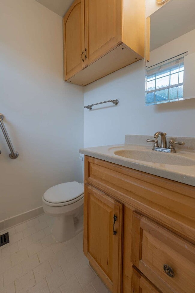 Building Photo - 207 Whitnel Dr