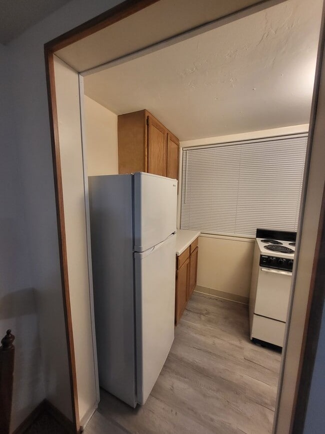 Building Photo - Clean, Well maintained ADU studio in town
