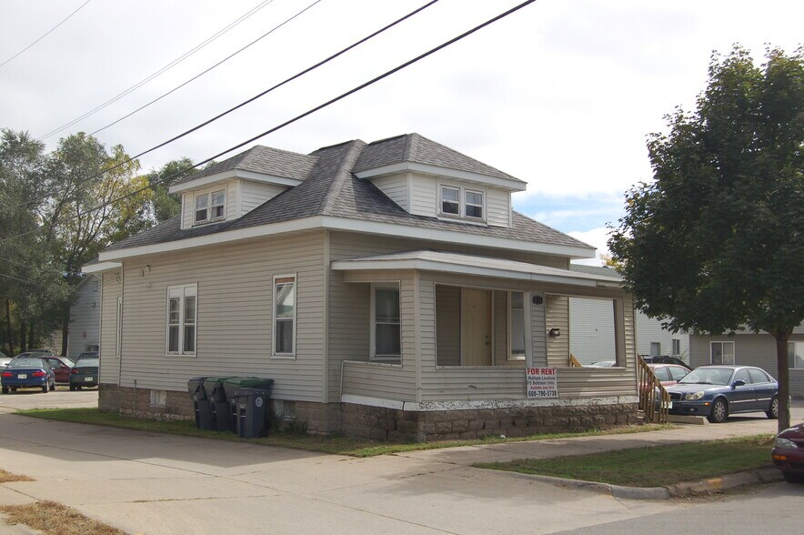 Primary Photo - 212 10th St N