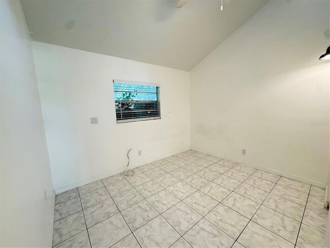 Building Photo - 215 Fernwood St