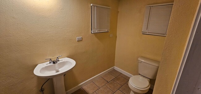 Building Photo - Cozy 2 bed 1 bath