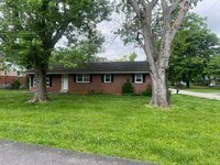 Building Photo - 3 Bed/1.5 Bath House