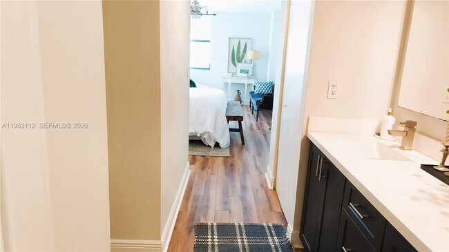 Building Photo - 3375 N Country Club Dr