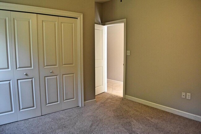 Building Photo - 416 Tropical Way