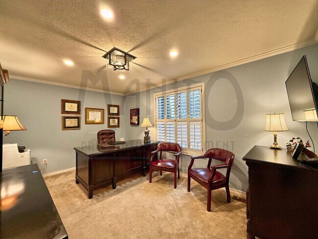 Building Photo - Elegant & Sprawling South Hill Home