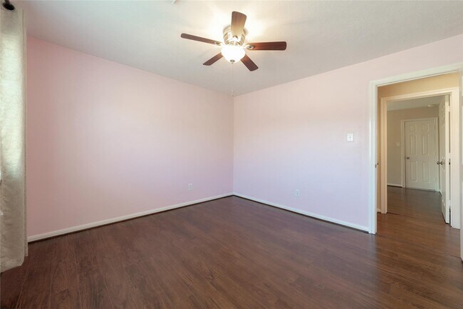 Building Photo - 1727 Park Forest Dr